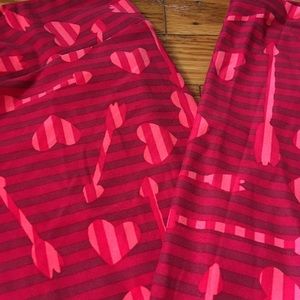 Lularoe OS Valentine hearts 💕 & arrows leggings!